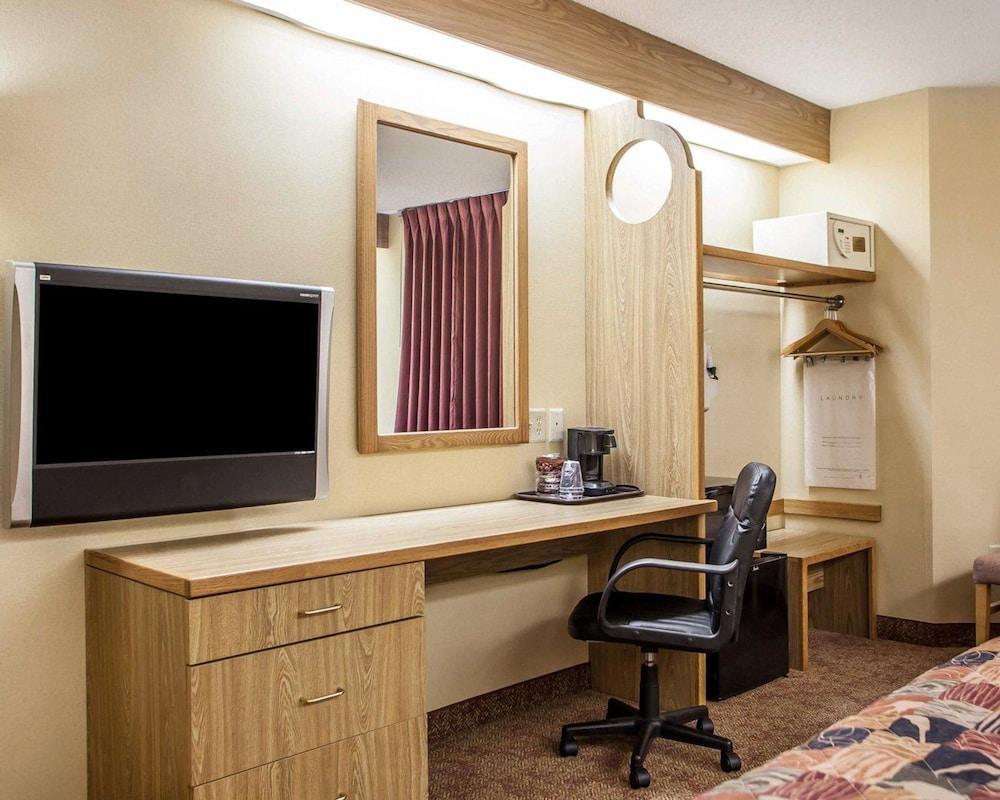 Baymont Inn & Suites By Wyndham Mukwonago Exterior foto
