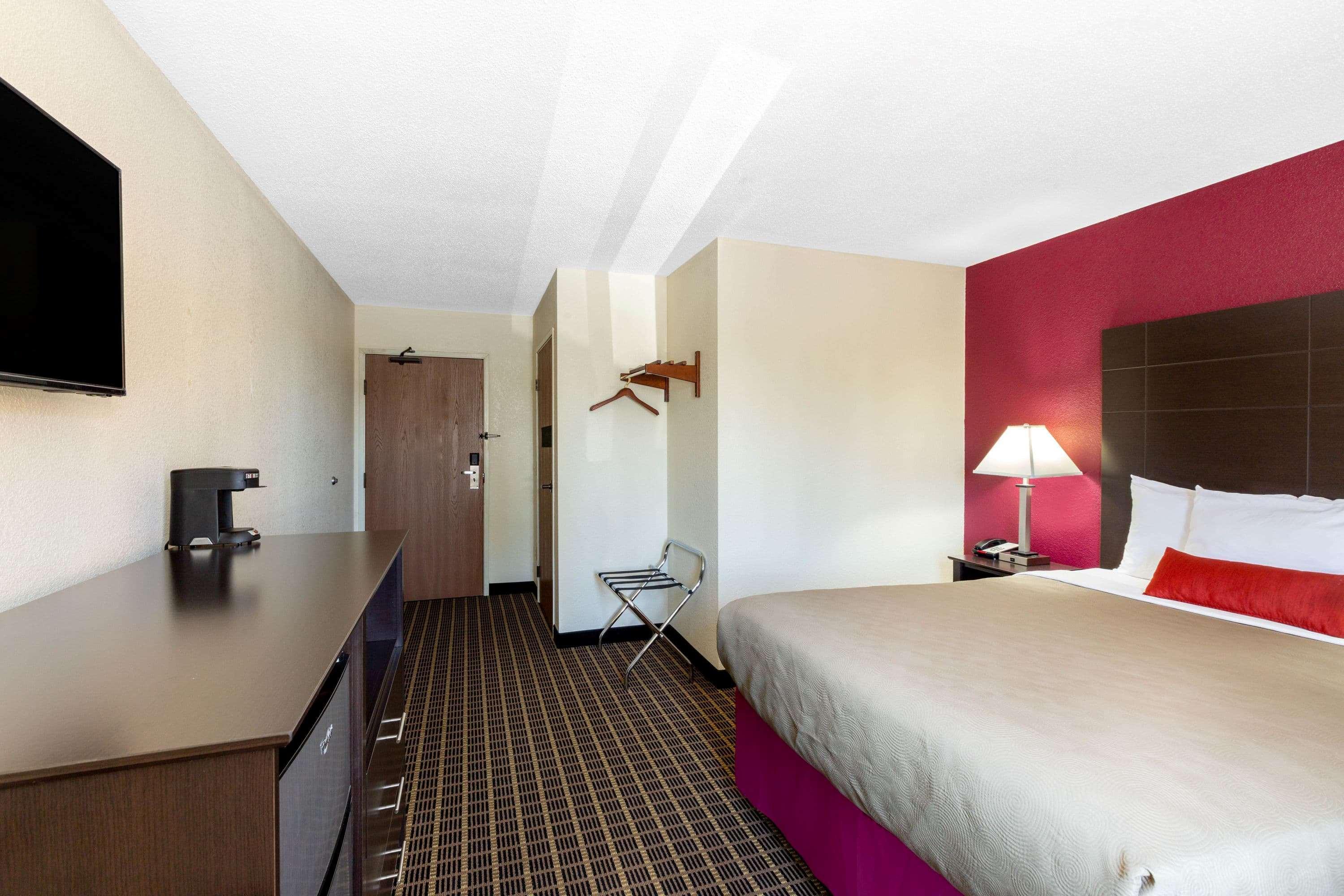 Baymont Inn & Suites By Wyndham Mukwonago Exterior foto