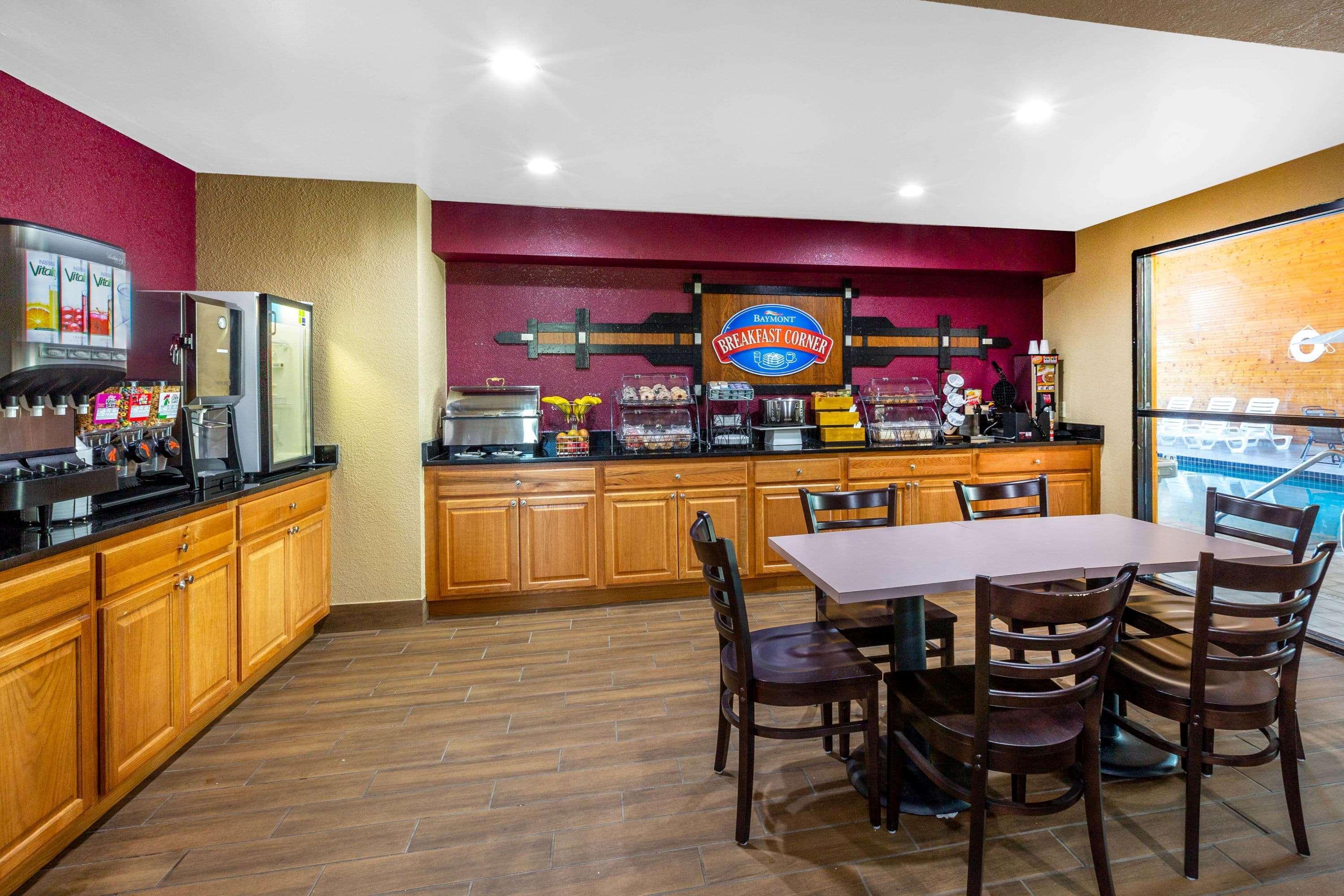 Baymont Inn & Suites By Wyndham Mukwonago Exterior foto