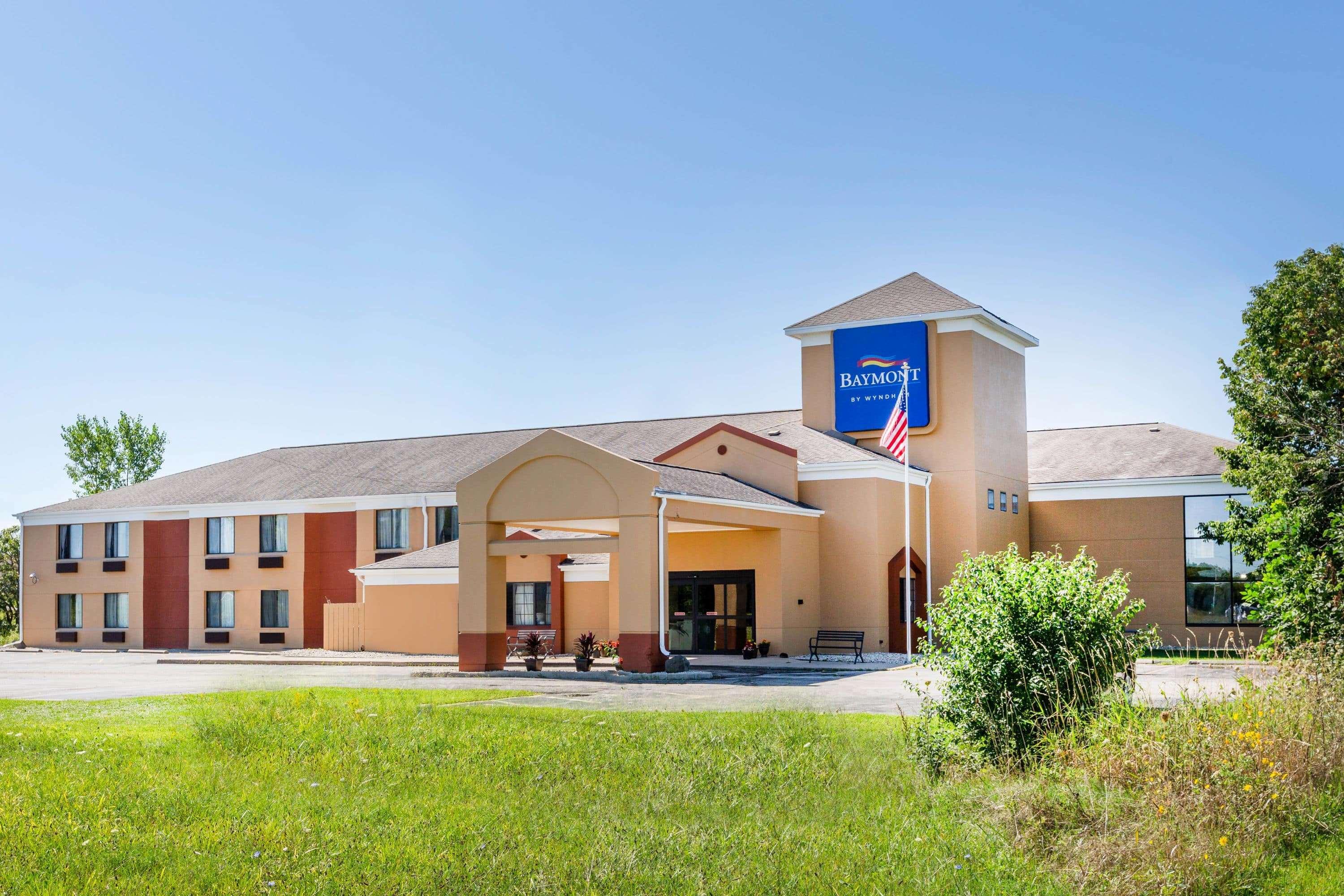 Baymont Inn & Suites By Wyndham Mukwonago Exterior foto