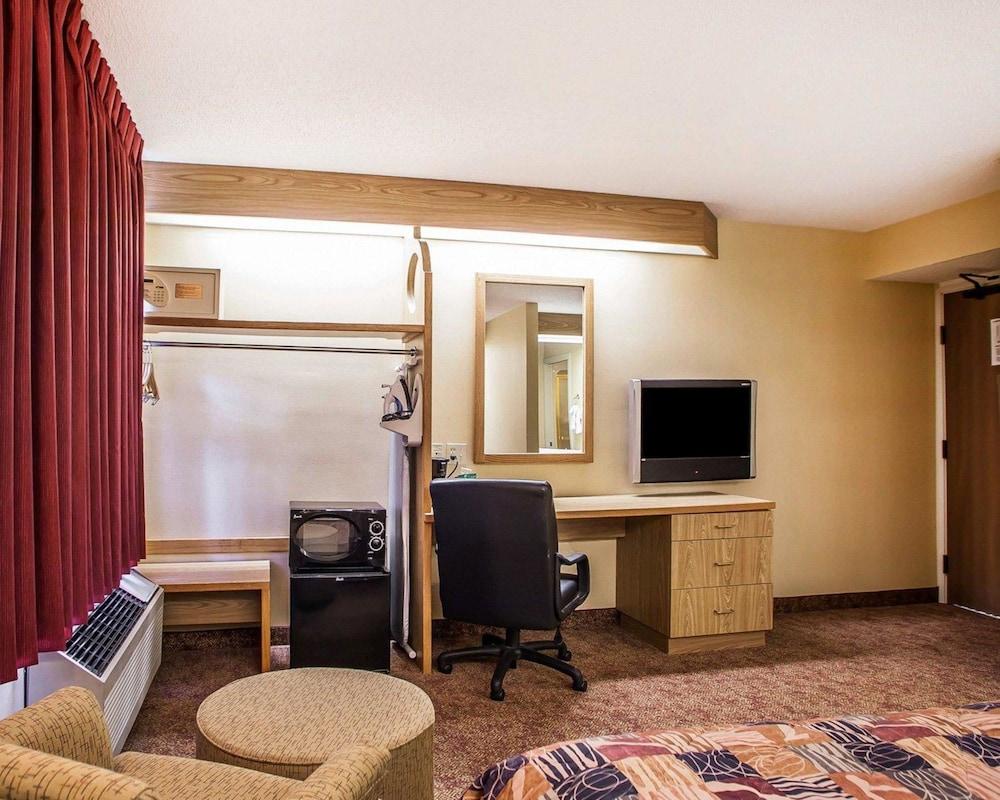 Baymont Inn & Suites By Wyndham Mukwonago Exterior foto