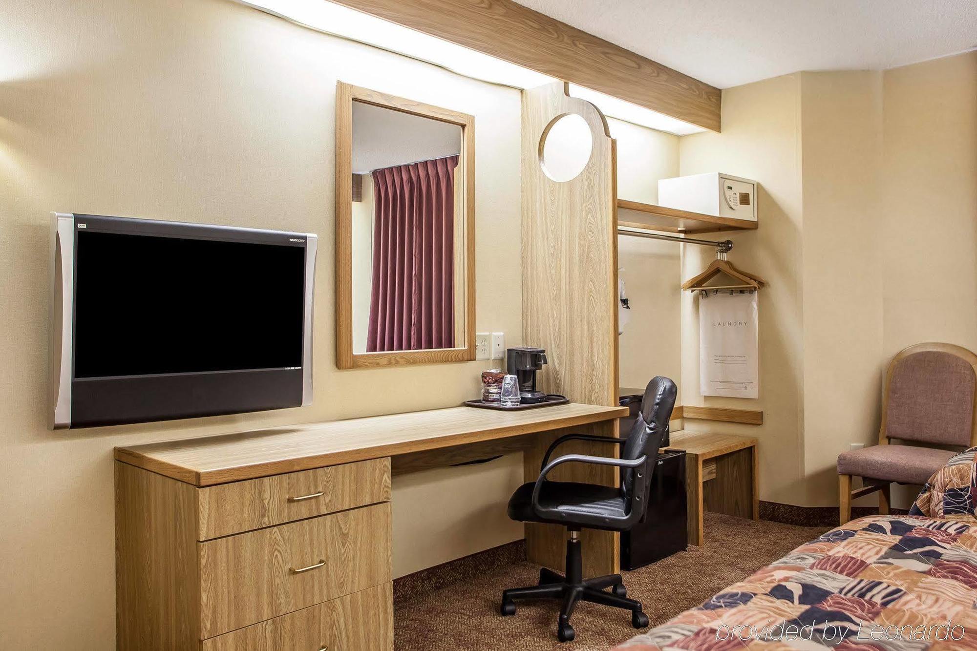 Baymont Inn & Suites By Wyndham Mukwonago Exterior foto
