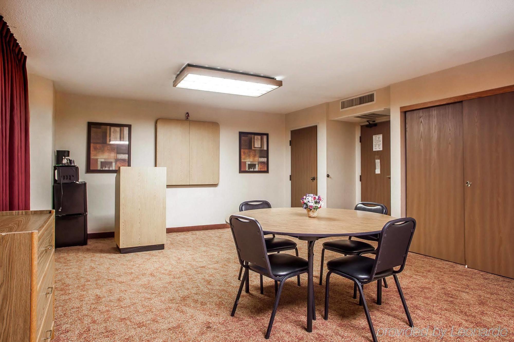 Baymont Inn & Suites By Wyndham Mukwonago Exterior foto